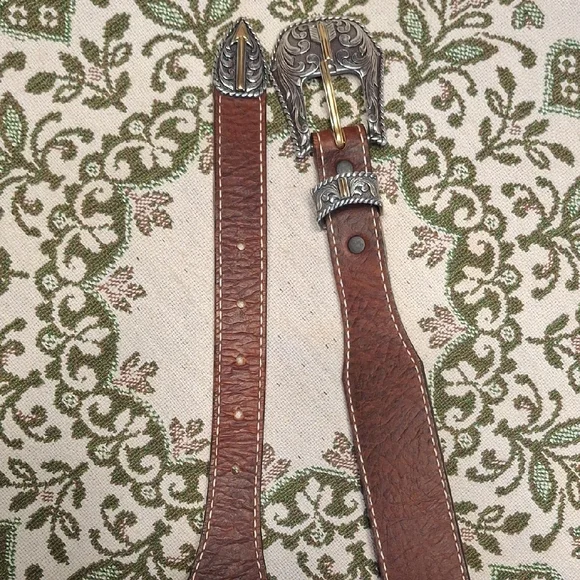 Elegant Brown Leather Belt with Silver Buckle - Picture 8 of 16